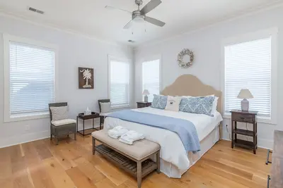Old Town Bluffton Home + Free Golf Cart Luxury Home - Sleeps 8