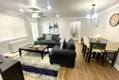 Image de Modern 2 bedroom Condo w/ Skyline View