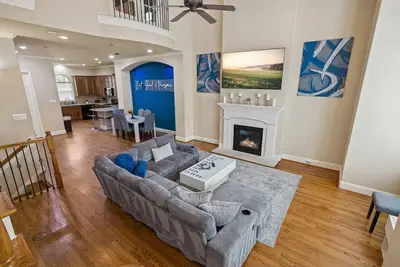 Image de Artsy Townhouse | Stylish Stay in Uptown