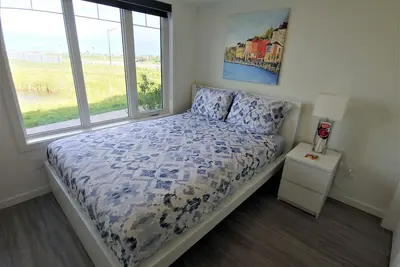 Image de Serene 2 bedroom condo with balcony and lakeview plus Free Parking