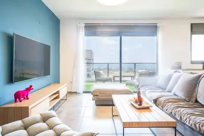 Image de Vibrant Seaside Stay with Balcony