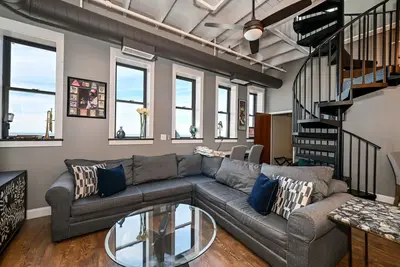 Image de Downtown Cleveland Loft - Lake Views w/Private Rooftop!