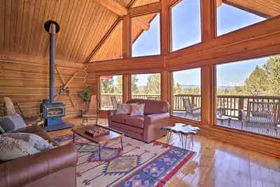Image de Cascade Mtn Views! Pet-Friendly Bend Log Cabin