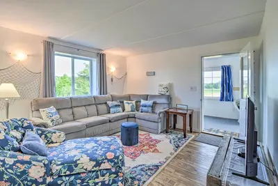 Image de 3 Mi to Lake Michigan: ‘The Country Cottage’