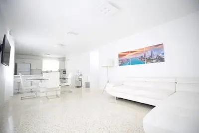 Dream - Modern Home 5 Minutes From Miami Airport