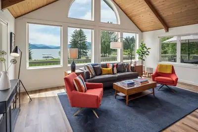 Image de Exceptional Waterfront | Beach, Dog Friendly, Hot Tub