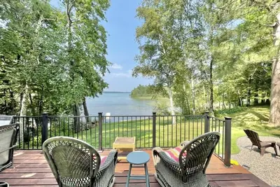 Image de Relax and recharge! Cabin on a tranquil bay on Deer Lake is a perfect get away!