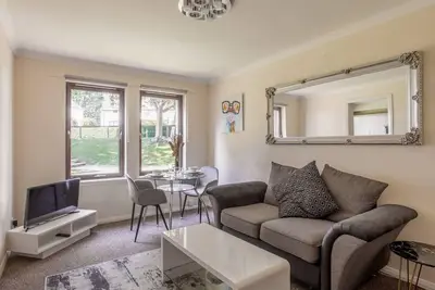 Image de Summit Central - Quiet 2br Flat, WiFi, Parking