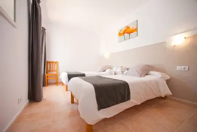 Image de Appartement Ses Veles 1 dormitorio près de la plage avec vue sur mer, piscine, Wi-Fi et jardin