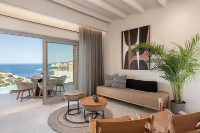 Image de New Holiday Villa w/ Private Pool & Bbq facilities, 400m to the cosest beach