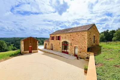 Image de Majestueuse maison de vacances avec piscine