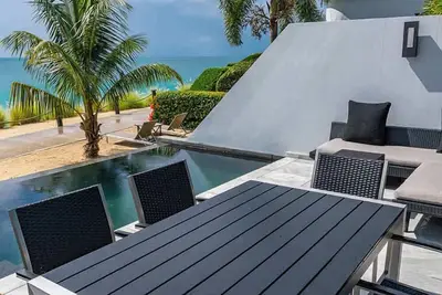 Image de Beachfront 3 bedroom town-House at Ffryes Beach