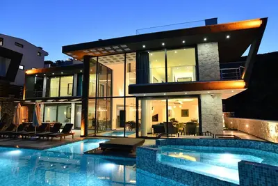 Unlimited 2 - Stunning 6 bedroom villa, Sea views, Heated pool