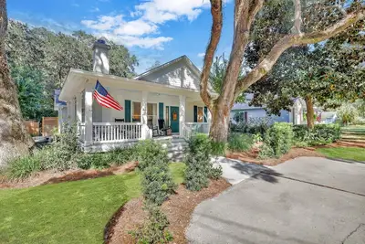 Image de Great Quiet Neighborhood Location | Bike to Beach and Close to Shopping & Restaurants