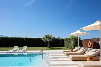 Lush Family Retreat | Pool, Kids’ Activities & Near Beach by etouri