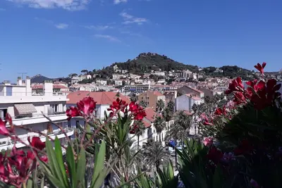 Image de Appartement traversant 80m2, 7è et dernier étage avec ascenseur, centre ville