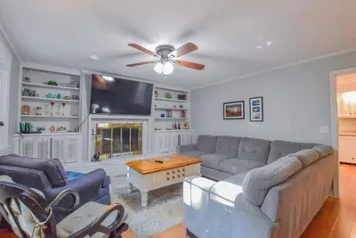 Image de Quiet Location Near Oceanside Beaches!