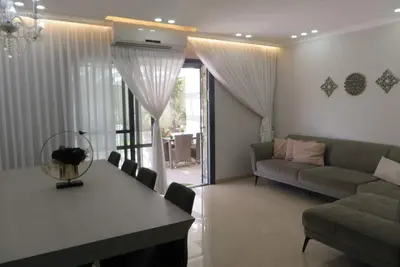 Image de A Luxurious Garden apartment with another private unit attached