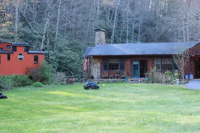 Image de Lovely cottage by stream with caboose and covered bridge over trout stream