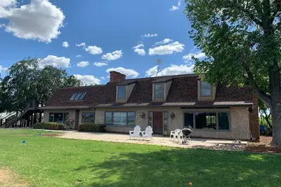 Image de Enjoy the beautiful Kings River and spectacular Sierra views at Riverbend Ranch