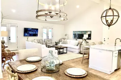 Image de 4br Main House With Additional 1br Guest Cottage, 1. 4 miles from Oxford Square❤️