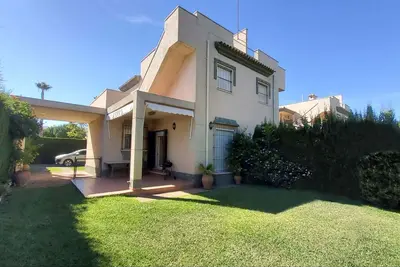 Image de Bonita Vivienda en Urbanización Tranquila con Piscina Comunitaria, Playa Cercana