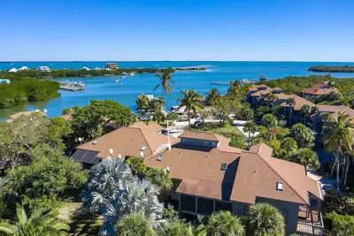 Sandy Tundra Townhouse, Water-Views, Boat Slip, Private Beach, Club Access