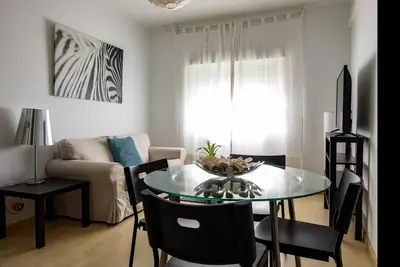 Image de Homeabout La Merced Apartment 32 (2br 1bt)