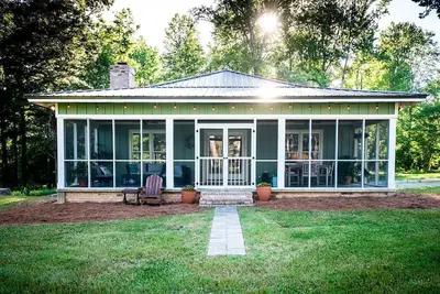 Image de Lakefront Cottage minutes from Oxford