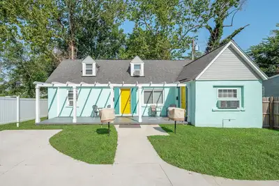 Perfect Beach Getaway for 5! Steps to the Sand!