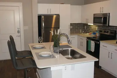 Image de Modern Spacious Condo King Bed w. RoofTop Pool &Gym