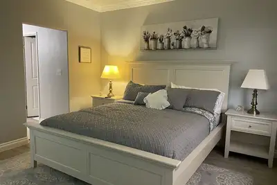 Image de Los Angeles, Ca. Pasadena Prime location blocks from Old Town and Colorado Ave