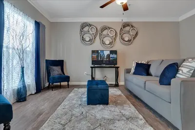 Image de Luxury Apartment Home minutes away from Airport