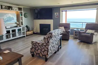 Image de \"By The Sea\" Oceanfront Updated Rainbow Rock Condo, Spectacular Views, 1st Floor