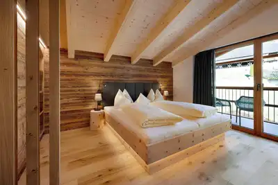 Image de Appartement \"Leierhof Brimella\" avec vue sur les montagnes, piscine, sauna, balcon et jardin