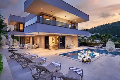 Image de Villa moderne à Trogir | Villa Preko Gold | 4 chambres | Sauna | Gymnase | Beaux Intérieurs