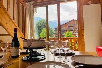 Image de Duplex chaleureux près télécabine, balcon & Wifi