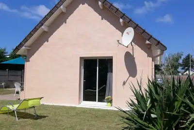 Image de Maison 42 m2 Ă 200 de la plage de sable fin, avec jardin clos et stationnement.