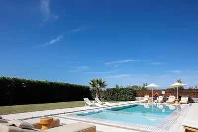 Luxury Villa | Pool, Kids’ Area, Table Tennis & Near to Beach by etouri