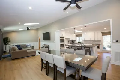 Image de 25 McQueen -  4 Bedroom House with Pool