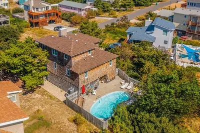 Image de Duck 'N Cover 🏖️Spectacular 4 Br Home w/ Pool, Hot Tub & Easy Beach Access-🏖️