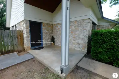 Image de Beautiful family friendly house at excellent location! ! !