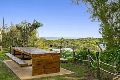 Image de Coastal Pine-Ocean view from the front and back