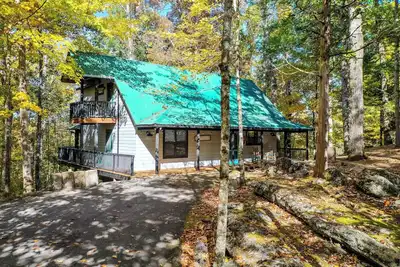 Cozy mountain home! This home is elderly friendly. Has nature at your back door
