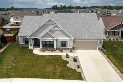 Image de Beautiful New House in great Northern neighborhood- close to all!