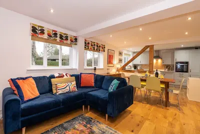 Image de Lovingly converted former granary situated in the heart of rural Suffolk