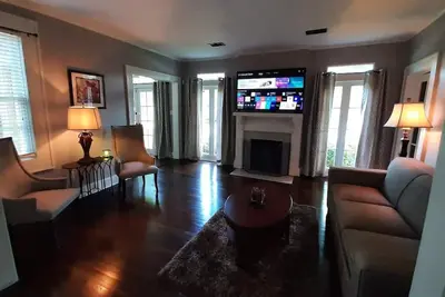 Image de Charming Cloverdale Home Minutes from Everything w/King Bed