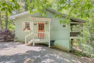 Image de Honeymoon Hideaway*Jacuzzi*10 min Ellijay/Blue Ridge*Fireplace*On Whitepath G. C