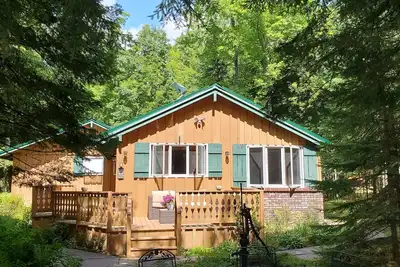 Remodeled Northwoods Lakefront Retreat- 85' of Lake Frontage on Horn Lake