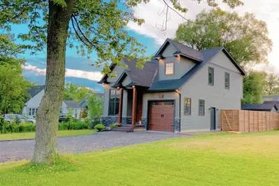 Image de Modern 3–4 Bedroom Beach House • Sleeps 8 • Walk to Bay Beach